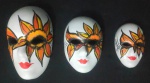 Lote com 3 de mascaras de parede  estilo veneziana em cerâmica pintadas a mão com desenho flores - tamanhos diferentes  21x12 cm (maior)