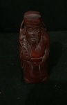 Netsuke de roseira retratando Fu Xing um dos 3 Deuses da China antiga associado a sorte e felicidade  - assinado na base  - Altura 8cm