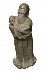 Antiga e rara escultura chinesa de um sábio, confeccionada em metal, datada do início do século XIX e com aproximadamente 20 cm de altura.  Apresenta perdas (vide foto extra).