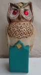 Escultura de Coruja em estuque com rica policromia, adornada com pedras. Alt. 23cm
