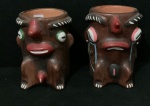 Par de copos indígena feito de argila esculpida  representando a fertilidade, sendo um feminino e o outro masculino com rica policromia com 10cm de altura.