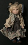 Dolls - Boneca de coleção de porcelana, olho azul e cabelos loiros. Circa década 1950. Alt.21cm