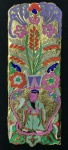 CHINA 1900 - Rara obra oriental TONG TAI, formato retangular, motivo floral com figura humana pintada a mão em rica policromia sobre folha de ouro. Usada antigamente em caixas de fogos de artifícios. China período 1900. Med. 19cm x 7,5cm