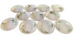 Conjunto com 11 Bowl, sendo um (1) com bicado na borda, todos de fina porcelana Japonesa da Hira Tah-Kay com decoração típica com imagens de bambu e folhagens, borda filetará a ouro e de excelente qualidade. Diam . 14cm