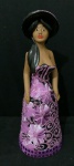 Escultura de Terracota de figura nordestina com rica policromia  com vestido pintado à mão de vestido rosa com florais. Altura 31cm