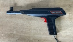 DYNACOM - Turbo Flash Gun - Pistola Laser na cor preta - Acompanha apenas os itens presentes nas imagens. Não testada, sem garantia de funcionamento - Para solicitação de mídias adicionais e esclarecimento de dúvidas, entrar em contato através do telefone (21) 99377-0652.