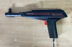DYNACOM - Turbo Flash Gun - Pistola Laser na cor preta - Acompanha apenas os itens presentes nas imagens. Não testada, sem garantia de funcionamento - Para solicitação de mídias adicionais e esclarecimento de dúvidas, entrar em contato através do telefone (21) 99377-0652.