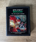 ATARI 2600 - BERZERK - Cartucho de jogo, FUNCIONANDO! - Para solicitação de mídias adicionais e esclarecimento de dúvidas, entrar em contato através do telefone (21) 99377-0652.