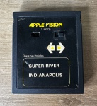 ATARI 2600 - APPLE VISION (Super River/Indianapolis) - Cartucho de jogo, FUNCIONANDO! - Para solicitação de mídias adicionais e esclarecimento de dúvidas, entrar em contato através do telefone (21) 99377-0652.