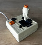 Antigo joystick para PC da marca CH Products (americana), com entrada DB15. Não testado, sem garantia de funcionamento - Para solicitação de mídias adicionais e esclarecimento de dúvidas, entrar em contato através do telefone (21) 99377-0652.