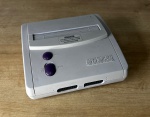 SUPER NINTENDO Baby - Console para vídeo game. FUNCIONANDO no momento, sem garantia futura. Acompanha fonte e cabo RF original Nintendo - Para solicitação de mídias adicionais e esclarecimento de dúvidas, entrar em contato através do telefone (21) 99377-0652.