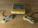 NINTENDO Super Famicom - Console para video game + 2 controles originais. FUNCIONANDO no momento, sem garantia futura. Acompanha fonte (não é original) e cabo AV - Para solicitação de mídias adicionais e esclarecimento de dúvidas, entrar em contato através do telefone (21) 99377-0652.