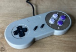 Controle estilo SUPER NINTENDO com entrada USB. Não testado, sem garantia de funcionamento - Para solicitação de mídias adicionais e esclarecimento de dúvidas, entrar em contato através do telefone (21) 99377-0652.