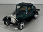 SUNNYSIDE - SS5744 - 1932 Ford 3 Window Coupe - Antiga miniatura de carro clássico em escala 1/30 - Miniatura em metal com pneus de borracha, abertura de portas e capô - med. aproximadamente 14 cm - Peça em bom estado de conservação, vendida no estado em que se encontra nas imagens.