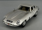 SAICO - DP5409 - Jaguar E-Type - Antiga miniatura de carro em escala 1/32 - Miniatura em metal com pneus de borracha e abertura de portas - med. aproximadamente 14 cm - Peça em bom estado de conservação, vendida no estado em que se encontra nas imagens.