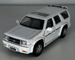KINSMART - Toyota 4Runner - Miniatura de carro em escala 1/36. Miniatura em metal com pneus de borracha e abertura de portas - med. aproximadamente 12,5 cm - Peça em bom estado de conservação, vendida no estado em que se encontra nas imagens.