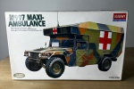 PLASTIMODELISMO - Academy - M997 Maxi-Ambulance - Escala 1/35 - Nº 1352 - Kit para montar acondicionado na caixa original, com peças ainda na árvore - Acompanham apenas os itens presentes nas imagens. Para solicitação de imagens adicionais entrar em contato através do número (21) 99377-0652.