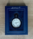 Gentleman Collection - Relógio de bolso, acondicionado na embalagem original - med. aproximadamente 4,7 cm de diâmetro - Peça em bom estado de conservação (Maquinário não testado, sem garantia de funcionamento).