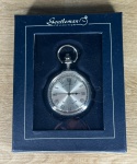 Gentleman Collection - Relógio de bolso, acondicionado na embalagem original - med. aproximadamente 4,3 cm de diâmetro - Peça em bom estado de conservação (Maquinário não testado, sem garantia de funcionamento).
