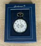 Gentleman Collection - Relógio de bolso, acondicionado na embalagem original - med. aproximadamente 4,7 cm de diâmetro - Peça em bom estado de conservação (Maquinário não testado, sem garantia de funcionamento).