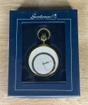 Gentleman Collection - Relógio de bolso, acondicionado na embalagem original - med. aproximadamente 4,9 cm de diâmetro - Peça em bom estado de conservação (Maquinário não testado, sem garantia de funcionamento).