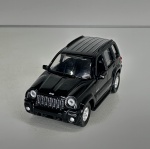 MAISTO - Jeep Liberty - Escala 1/39 - Miniatura em metal com pneus de borracha. Peça rica em detalhes, com abertura de portas - Peça em bom estado de conservação, vendida no estado em que se encontra nas imagens.