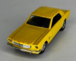 MAISTO - '64 Ford Mustang - Escala1/39 - Miniatura em metal com pneus de borracha. Peça rica em detalhes, com abertura de portas - Peça em bom estado de conservação, vendida no estado em que se encontra nas imagens.