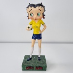 SALVAT - Betty Boop Show Collection - Jogadora de futebol - Miniatura em resina, pintada a mão, super detalhada. Acompanha fascículo explicativo - Med. aproximadamente 13 cm - Peça em bom estado de conservação, vendida no estado em se encontra nas imagens