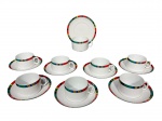 PORCELANA RENNER, oito (8) xícaras para chá com seus respectivos pires confeccionados em porcelana da coleção dita COLORÉ, borda decorada por elementos geométricos de tonalidades distintas, medindo 5x10,5x8cm, 1 pires bicado e 1 xícara bicada e 1 píres com ínfimo fio de cabelo na borda.