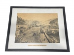 QUADRO, uma (1) gravura, vista panorâmica histórica, representando vista do Palais Impérial de Petrópolis, com cena urbana e edificações do período imperial brasileiro. Gravura em monocromia / sépia, montada em passe-partout e acondicionada em moldura de madeira com acabamento em tom escuro, medindo 41x50cm, leves pontos de marca do tempo.