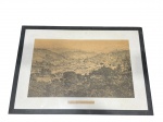 QUADRO, uma (1) gravura, vista panorâmica histórica, representando paisagem rural e urbana do Rio de Janeiro oitocentista, com relevo montanhoso, áreas densamente arborizadas, edificações dispersas e núcleo urbano ao fundo, composição típica das representações do século XIX. Gravura em monocromia / sépia, montada em passe-partout e acondicionada em moldura de madeira com acabamento em tom escuro, medindo 41x58cm, moldura apresenta fissura.