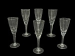 CRISTAIS, seis (6) taças para vinho confeccionadas em cristal translucido, haste facetada, apoiada sobre base circular, medindo 20,5x6,5cm. 1 bicada na borda.