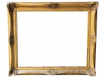 QUADRO, uma (1) grande moldura confeccionada em madeira entalhada, com acabamento dourado em pátina envelhecida, apresentando ricos detalhes ornamentais em relevo nos cantos e nos eixos centrais, com motivos florais e volutas de inspiração clássica, apresenta falhas e desgastes na patina, vide foto, medindo 103x120cm e encaixe da tela 79x97,5cm.