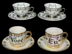 PORCELANAS, lote com quatro (4) xícaras para café com seus respectivos pires em porcelana na tonalidade branca, sendo 1 par decorada por elementos florais em vasta douração e esmaltagem furtacor, com inscrições EU e VOCÊ, medindo 5x7,5x5,5cm e 1 par da manufatura SCHMIDT, decorada por elementos florais e filetes em vasta prateação com inscrição interna BODAS DE PRATA, medindo 5x8,5x7cm.