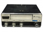 SOM, um (1) rádio automotivo vintage AR  Automatic Radio, peça clássica do período áureo dos acessórios automotivos, ideal para restauração de carros antigos, hot rods ou colecionadores de eletrônicos retrô, corpo em metal cromado, painel em alumínio escovado, botões originais, design típico das décadas de 1960/70, com estética industrial e robusta, não testado e sem garantia de funcionamento, medindo 8x19x20cm.