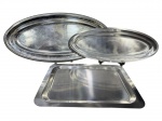METAL INOX - Lote com (3) peças confeccionadas em aço inox sendo (A) - 1 travessa para peixe da manufatura Fracalanza , medida : 49 x 19 cm , (B) - 1 travessa para peixe da manufatura Meridional , medida : 60 x 29 cm e (C) - 1 bandeja quadrada , medida : 40 x 30 cm