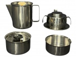 METAL INOX / HERCULES - Lote com (5) peças confeccionadas em metal inox , sendo 4 da manufatura Hercules , sendo (A) - 1 bule para café , med : 13 x 17 x 11 , (B) - 1 manteigueira , med : 6 x 10 , (C) - 1 açucareiro , med : 9 x 13 x 10 e (D) - 1 bowl , med : 5 x 11 e (E) - 1 pratinho , med : 13,5 cm