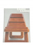 LIVRO, um (1) Zanini de Zanine  Edições Limitadas / Limited Editions, publicação dedicada à obra do designer brasileiro Zanini de Zanine, um dos nomes mais relevantes do design contemporâneo nacional. O livro apresenta uma seleção especial de peças em edições limitadas, explorando a relação entre forma, madeira, funcionalidade e escultura no mobiliário autoral brasileiro, obra reúne fotografias de alto nível e textos críticos que contextualizam a produção do designer, destacando seu diálogo com a herança modernista, o uso expressivo da madeira maciça e a valorização do fazer artesanal aliado ao design de vanguarda, em excelente estado de conservação.