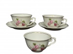 PORCELANA REAL, três (3) xícaras para chá, duas com seus respectivos pires confeccionadas em porcelana nacional na tonalidade branca com pintura de flores e folhagens em policromia e borda filetada a ouro, medindo 5,5x11,5x10cm. 1 bicada na borda.