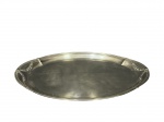 METAL PRATEADO, uma (1) bandeja oval estilo art noveau confeccionada em metal espessurado a prata da manufatura WOLFF, borda cinzelada por perolados e alças decoradas por guirlandas florais relevadas, banho novo, medindo 45x28cm.