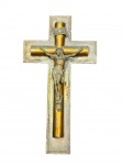 ARTE SACRA, um (1) crucifixo de parede com Cristo em bronze, cruz em metal cobreado apoiado sobre cruz em madeira com colagem desgastada, medindo 45x24,5cm.