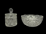 CRISTAIS, lote com duas (2) peças confeccionadas em cristal translucido, sendo: A) 1 fruteira com rica lapidação de estrelas, palmas, caneluras e pingos de diamante em baixo relevo com borda dentada, medindo 10x22cm e B) 1 biscoiteira confeccionada em cristal translucido com rica lapidação em pingos de diamante, geométricos, estrelas e caneluras em baixo relevo, medindo 18x11,5cm, imperceptíveis bicados na borda.