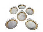 PORCELANA REAL, seis (6) bowls confeccionados em porcelana nacional na tonalidade branca decorado por espessa faixa em ouro decorado por guirlanda floral com arremates e filetes em douração, medindo 4x16x14cm.