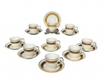 PORCELANA REAL, nove (9) xícaras para café com seus respectivos pires confeccionados em porcelana nacional na tonalidade branca decorado por espessa faixa em ouro decorado por guirlanda floral com arremates e filetes em douração, medindo 5x7x5,5cm.