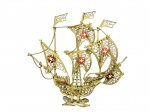 ESCULTURA, uma (1) escultura representando caravela manuelina confeccionada em metal dourado filigranado decorado por cruzes de malta esmaltadas em vermelho e branca, e marcação PORTUGAL, medindo 12x13cm.