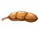 DIVERSOS, uma (1) grande petisqueira no feitio de folha com 3 divisórias confeccionadas em jacarandá, selo da JAC-ARTE, medindo 44x18cm.