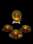 VIDROS, quatro (4) xícaras para café com seus respectivos pires confeccionados em vidro na tonalidade marrom, medindo 4,5x8,5x7cm.