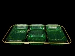 VIDROS, uma (1) petisqueira com quatro divisórias confeccionadas em vidro na tonalidade verde moldada por sulcos e losangos, apoiada sobre estrutura em metal com pintura dourada, medindo 36x21cm.