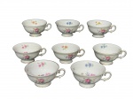 KPM Krister Porzellan-Manufaktur (Fundada em 1831 por Carl Franz Krister), oito (8) xícaras para café sem pires confeccionadas em porcelana europeia na tonalidade branca decorada por flores e folhagens em policromia e borda filetada em ouro, medindo 4,5x9x8cm.