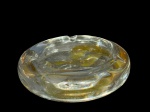 MURANO, um (1) cinzeiro confeccionado em vidro de Murano translucido decorado por veios em tom amarelo e marrom, medindo 5x14cm.